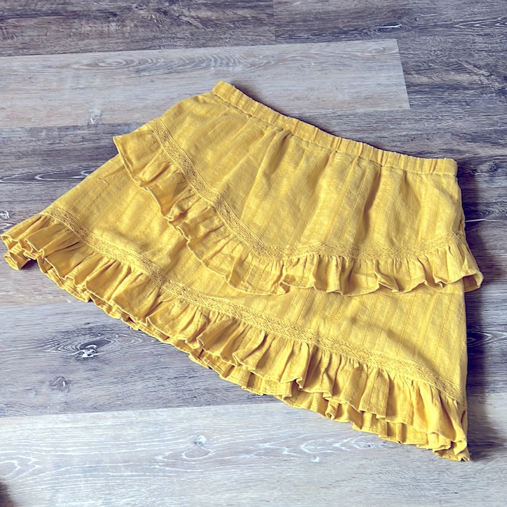 Curvy Ruffle layered texture Yellow Skirt size XL (16-18)  New No Tags